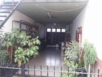CHALET DE 4 AMBIENTES EN VENTA - MORON SUR