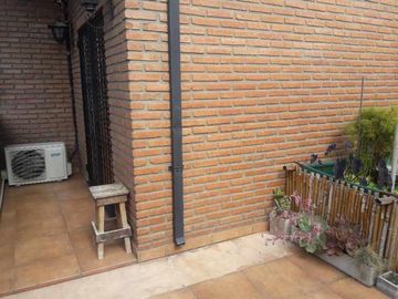 CHALET DE 4 AMBIENTES EN VENTA - MORON SUR