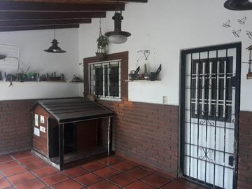 CHALET DE 4 AMBIENTES EN VENTA - MORON SUR