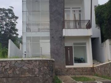 'r'rumah di bojong koneng dekat dago resort bandung
