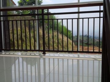 'r'rumah di bojong koneng dekat dago resort bandung