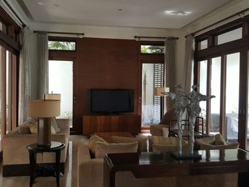DIJUAL Rumah Long Golf View di Graha Famili