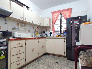 casa en venta en lleras restrepo. Cod V18213