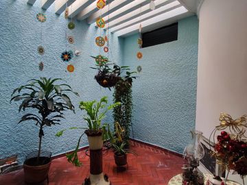 casa en venta en lleras restrepo. Cod V18213