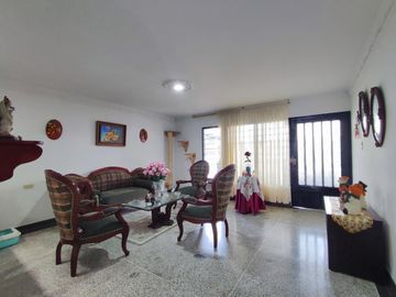 casa en venta en lleras restrepo. Cod V18213