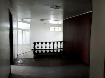 Bungalow house for sale inside a gated Subdivision in Friend