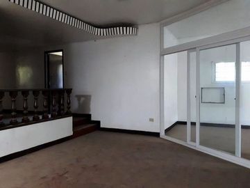 Bungalow house for sale inside a gated Subdivision in Friend