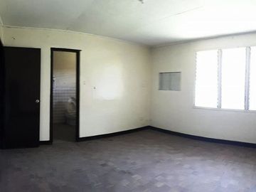 Bungalow house for sale inside a gated Subdivision in Friend