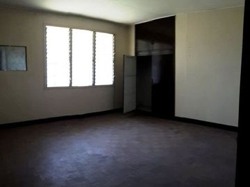 Bungalow house for sale inside a gated Subdivision in Friend