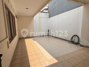 Dijual Rumah di Melati Mas Residence Hadap Selatan