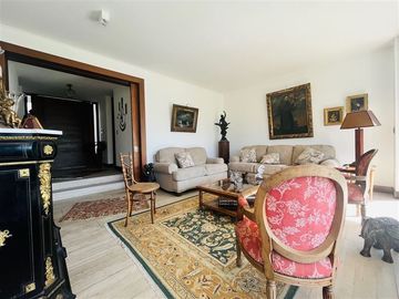 Casa en venta de 5 dorm. en condominio /colegio Mayflower
