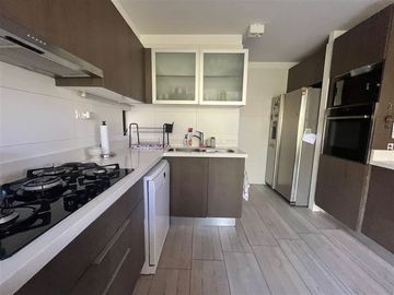 Casa en venta de 5 dorm. en condominio /colegio Mayflower