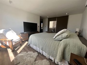 Casa en venta de 5 dorm. en condominio /colegio Mayflower