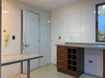 Casa venta 4 dormitorios 3 baños El Solar Arqviva, Peñalolén