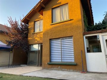 Casa venta 4 dormitorios 3 baños El Solar Arqviva, Peñalolén