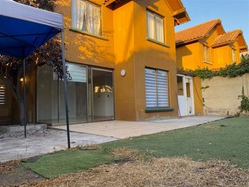 Casa venta 4 dormitorios 3 baños El Solar Arqviva, Peñalolén