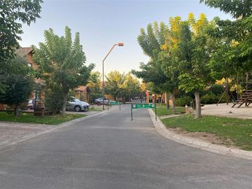 Casa venta 4 dormitorios 3 baños El Solar Arqviva, Peñalolén