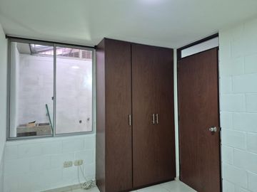Terreno en venta en Cerro Colorado, Imperial, Cañete

Se vende amplio terreno en zona urbana con 300 mt2, a espalda de la plaza de Armas, a una cuad