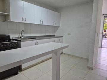 Terreno en venta en Cerro Colorado, Imperial, Cañete

Se vende amplio terreno en zona urbana con 300 mt2, a espalda de la plaza de Armas, a una cuad