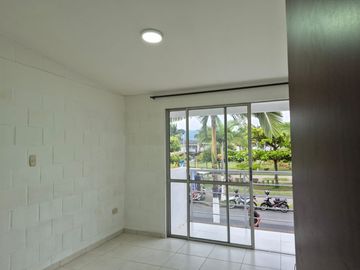 Terreno en venta en Cerro Colorado, Imperial, Cañete

Se vende amplio terreno en zona urbana con 300 mt2, a espalda de la plaza de Armas, a una cuad