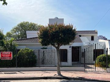 Hermosa Casa con Piscina -Zona Cerro - Categoría!