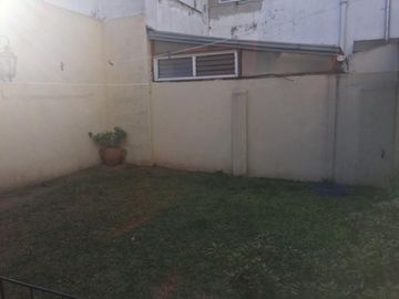 CASA DE TRES PLANTAS DE 254 MT2 CUBIERTOS EN LOTE PROPIO DE 8,66 X 17