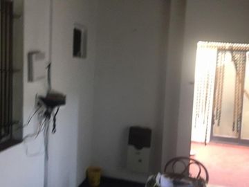 CASA DE TRES PLANTAS DE 254 MT2 CUBIERTOS EN LOTE PROPIO DE 8,66 X 17