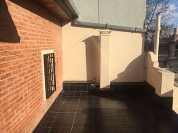 CASA DE TRES PLANTAS DE 254 MT2 CUBIERTOS EN LOTE PROPIO DE 8,66 X 17