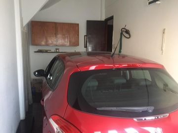CASA DE TRES PLANTAS DE 254 MT2 CUBIERTOS EN LOTE PROPIO DE 8,66 X 17