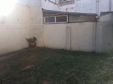 CASA DE TRES PLANTAS DE 254 MT2 CUBIERTOS EN LOTE PROPIO DE 8,66 X 17