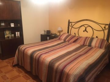 CASA DE TRES PLANTAS DE 254 MT2 CUBIERTOS EN LOTE PROPIO DE 8,66 X 17