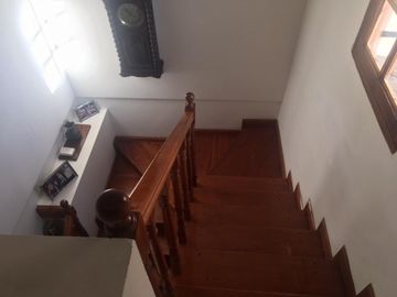 CASA DE TRES PLANTAS DE 254 MT2 CUBIERTOS EN LOTE PROPIO DE 8,66 X 17