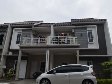 rumah 2 lantai elegant berkualitas