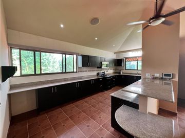 VENTA CASA CON VISTA AL MAR Y A LA MONTAÑA  ALTOS DEL MARIA