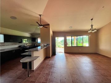 VENTA CASA CON VISTA AL MAR Y A LA MONTAÑA  ALTOS DEL MARIA