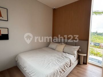 Rumah 2 Lantai di BSD City Dekat Akses Tol