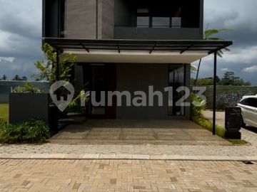 Rumah 2 Lantai di BSD City Dekat Akses Tol