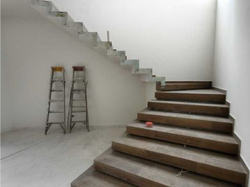 CASA EN VENTA EN CUMBRES 4o SECTOR, LLAVE EN MANO MONTERREY