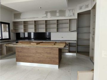 CASA EN VENTA EN CUMBRES 4o SECTOR, LLAVE EN MANO MONTERREY