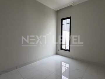 Rumah hoek cantik di cluster jasmia summarecon crown gading