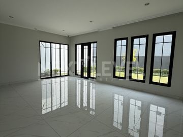 Rumah hoek cantik di cluster jasmia summarecon crown gading