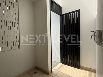 Rumah hoek cantik di cluster jasmia summarecon crown gading