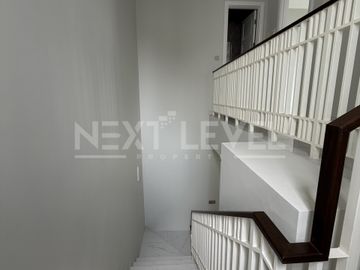 Rumah hoek cantik di cluster jasmia summarecon crown gading