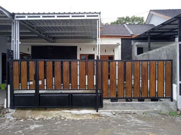 Di Daerah Istimewa Yogyakarta Rumah dekat Candi Prambanan 50 meter dari Jalan Taskombang