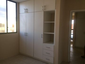 Alquilo casa en Manta en urbanización privada a tres minutos de la playa
