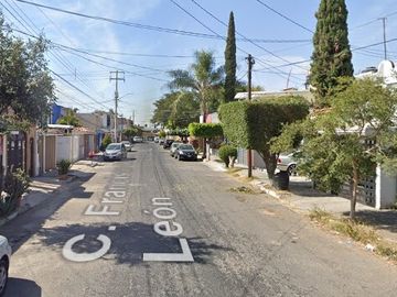 Casa en Fracc. Los Arrayanes, Guadalajara, Jalisco. **Remate Bancario**.