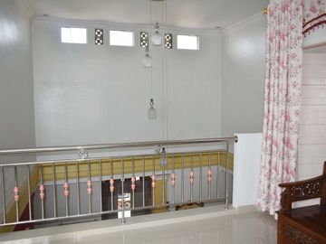 DIJUAL CEPAT RUMAH 2 LANTAI LOKASI ARIFN AHMAD DEKAT SPBU