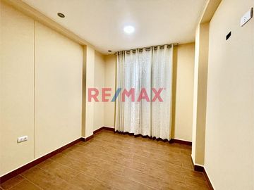 ¡4 Oficinas para tu empresa en centro de Chiclayo - zona segura!

Ubicación Prol. José Quiñones Gonzáles N 56  lote 2. Condominio Santa Isabel. Refe