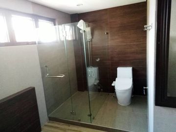 Three Storey with Five Bedrooms House and Lot for Sale in H
