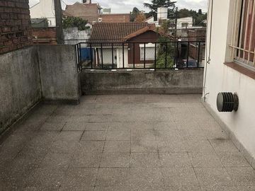 Departamento y local en VENTA Y ALQUILER sobre Alem al 1200- Monte Grande